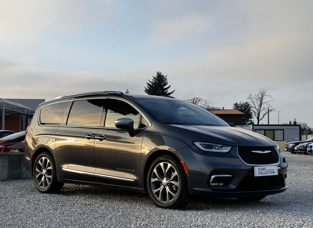 Chrysler Pacifica 2022 na sprzedaż — Cars Collection Warszawa