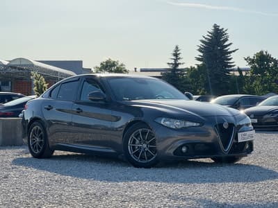 Alfa Romeo Giulia 2016 — zdjecie glowne, na sprzedaz w Cars Collection Warszawa