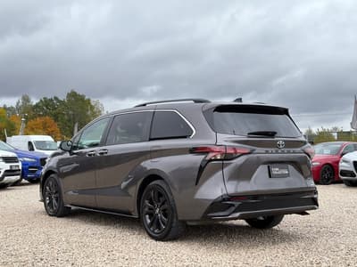 Toyota Sienna 2022 — zdjecie 5 z 22