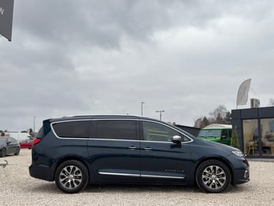 Chrysler Pacifica 2022 — zdjecie 2 z 27
