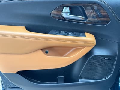 Chrysler Pacifica 2022 — zdjecie 9 z 27