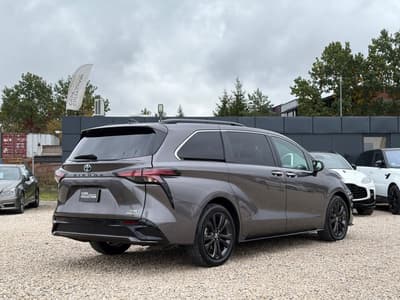 Toyota Sienna 2022 — zdjecie 3 z 22