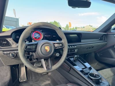 Porsche 911 4 GTS Targa 2023 — zdjecie 10 z 23