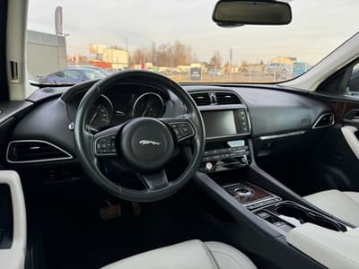 Jaguar F-Pace 2017 — zdjecie 10 z 22