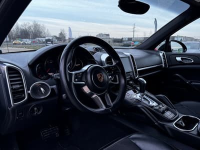 Porsche Cayenne 2016 — zdjecie 9 z 19