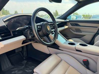 Porsche Taycan 2023 — zdjecie 10 z 24