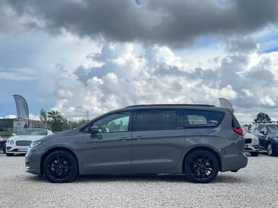 Chrysler Pacifica 2021 — zdjecie 7 z 24