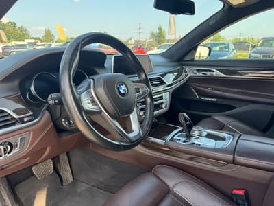 BMW Seria 7 2015 — zdjecie 10 z 25