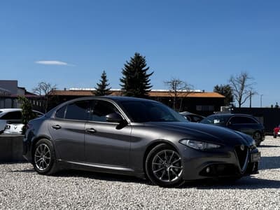 Alfa Romeo Giulia 2016 — zdjecie glowne, na sprzedaz w Cars Collection Warszawa