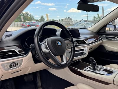 BMW Seria 7 2018 — zdjecie 10 z 25