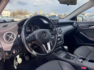 Mercedes A180 2015 — zdjecie 10 z 17
