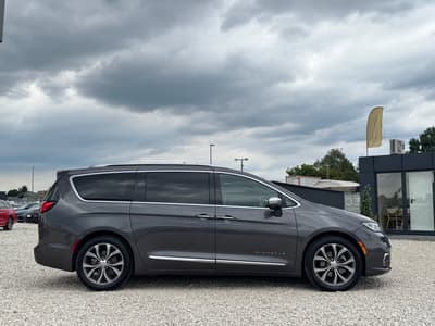 Chrysler Pacifica 2022 — zdjecie 3 z 27