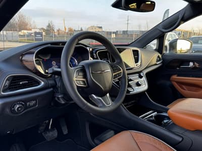 Chrysler Pacifica 2022 — zdjecie 9 z 23