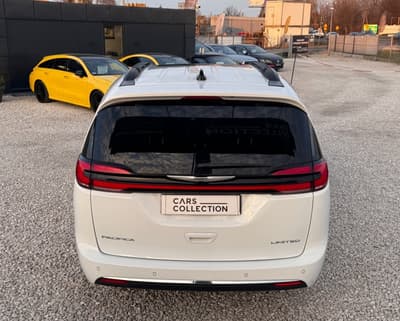 Chrysler Pacifica 2023 — zdjecie 5 z 26