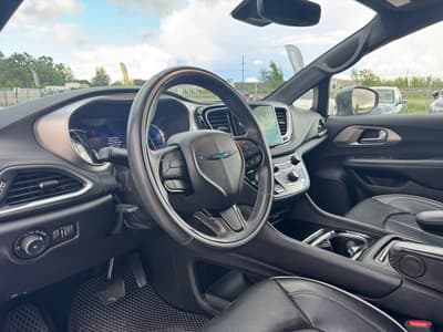 Chrysler Pacifica 2021 — zdjecie 10 z 24