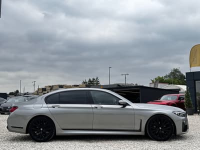 BMW Seria 7 2021 — zdjecie 3 z 24