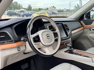 Volvo XC90 2021 — zdjecie 10 z 21