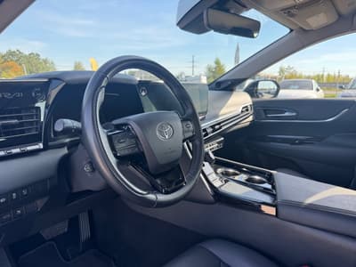 Toyota Mirai 2023 — zdjecie 10 z 19