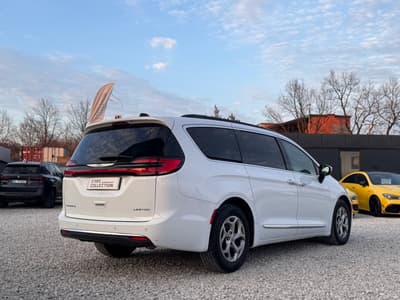 Chrysler Pacifica 2023 — zdjecie 4 z 26