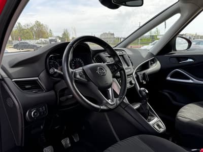 Opel Zafira 2017 — zdjecie 9 z 16