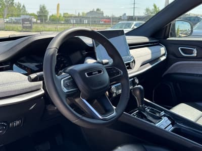 Jeep Compass 2023 — zdjecie 10 z 18