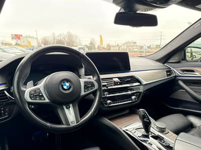 BMW Seria 5 2021 — zdjecie 10 z 23