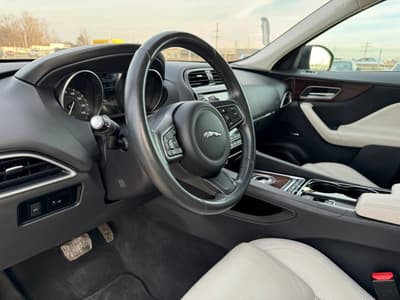 Jaguar F-Pace 2017 — zdjecie 9 z 22